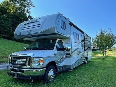 2014 Fleetwood Tioga 31M - Used Class C For Sale by Pop RVs in Sarasota, Florida
