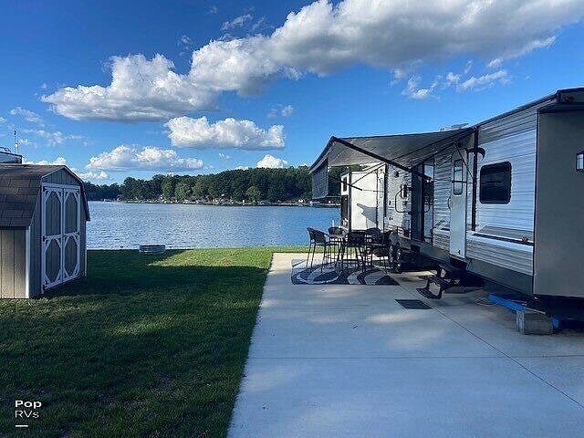2020 Forest River Salem Villa 42QBQ - Used Travel Trailer For Sale by Pop RVs in Shelbyville, Michigan features Awning, Slideout, Leveling Jacks, Air Conditioning