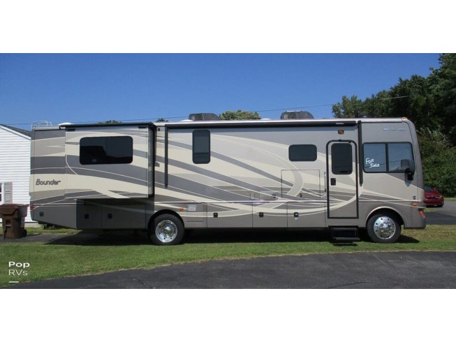 2015 Fleetwood Bounder 35K - Used Class A For Sale by Pop RVs in Sarasota, Florida