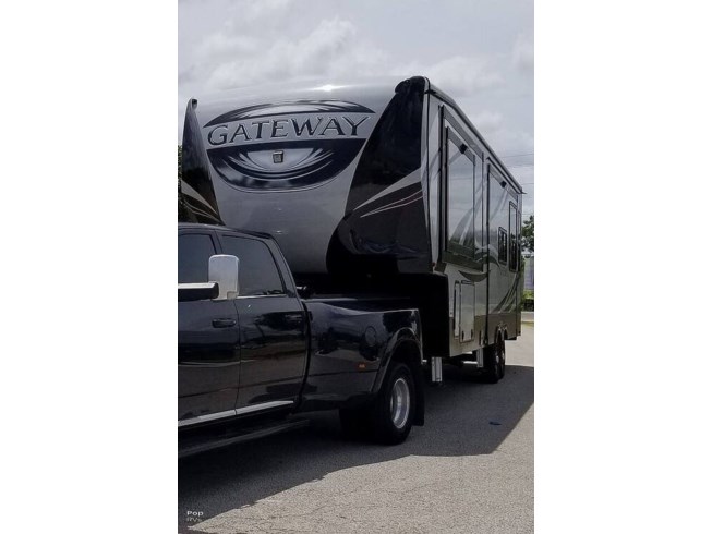 2018 Heartland Gateway 3213CK - Used Fifth Wheel For Sale by Pop RVs in New Braunfels, Texas features Air Conditioning, Awning, Leveling Jacks, Slideout