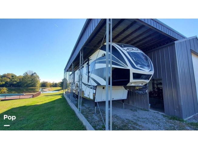 2015 Dutchmen Voltage V3990 Epic Series - Used Toy Hauler For Sale by Pop RVs in Scottsburg, Indiana