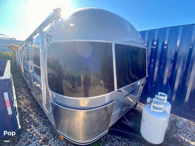 1990 Airstream Excella 32RB - Used Travel Trailer For Sale by Pop RVs in Sarasota, Florida