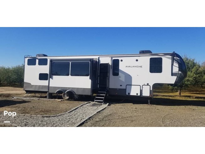 2021 Keystone Avalanche 390DS - Used Fifth Wheel For Sale by Pop RVs in Hughson, California