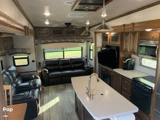2018 Heartland Bighorn Traveler 32RS - Used Fifth Wheel For Sale by Pop RVs in Jamestown, Kentucky