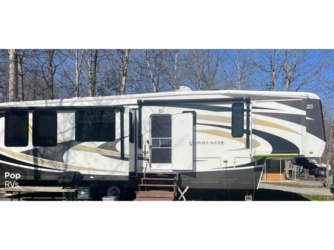 2010 Carriage Carri-Lite 36SBQ - Used Fifth Wheel For Sale by Pop RVs in Sarasota, Florida