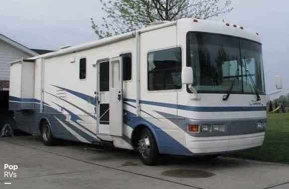 2002 National RV Tradewinds 370LE - Used Diesel Pusher For Sale by Pop RVs in Sarasota, Florida