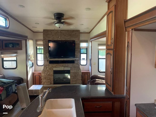 2012 CrossRoads Rushmore RF35CK - Used Fifth Wheel For Sale by Pop RVs in Kingston, Massachusetts