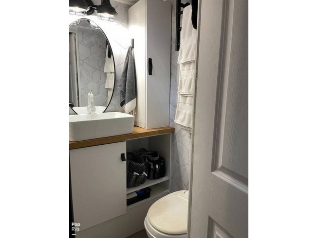 2005 Pursuit 35 by Georgie Boy from Pop RVs in Sarasota, Florida