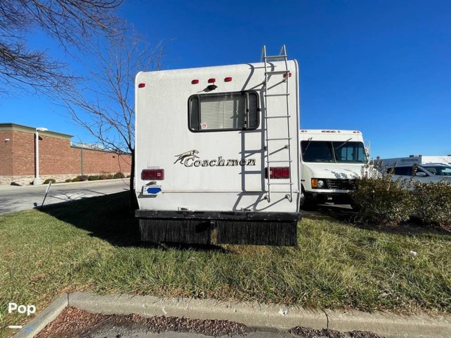 2003 Leprechaun 305MB by Coachmen from Pop RVs in Indianapolis, Indiana