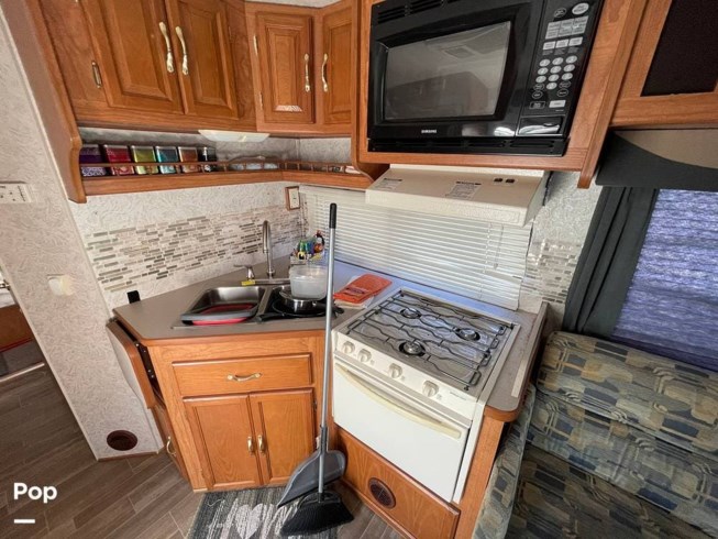 2003 Coachmen Leprechaun 305MB - Used Class C For Sale by Pop RVs in Indianapolis, Indiana