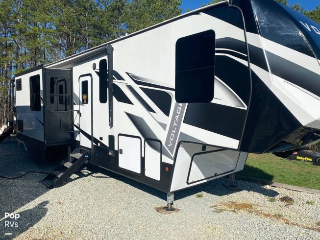 2021 Dutchmen Voltage 4225 - Used Toy Hauler For Sale by Pop RVs in Sarasota, Florida