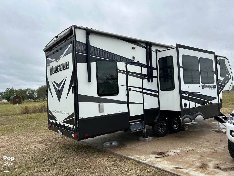2018 Grand Design Momentum 328M RV for Sale in Falfurrias, TX 78355