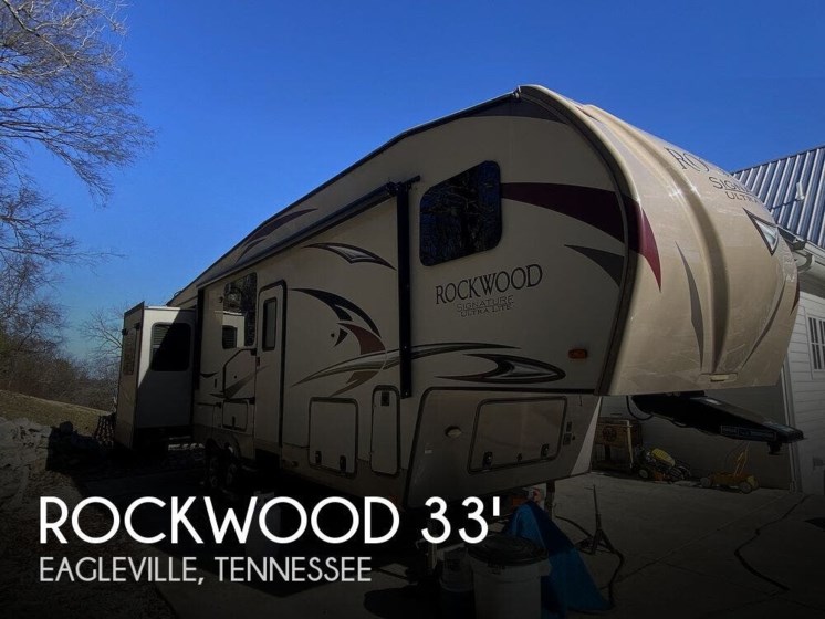 Used 2018 Forest River Rockwood Signature Ultra Lite 8298WS available in Eagleville, Tennessee