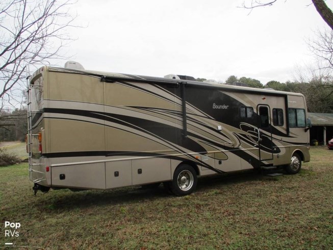 2011 Bounder 35H by Fleetwood from Pop RVs in Sarasota, Florida