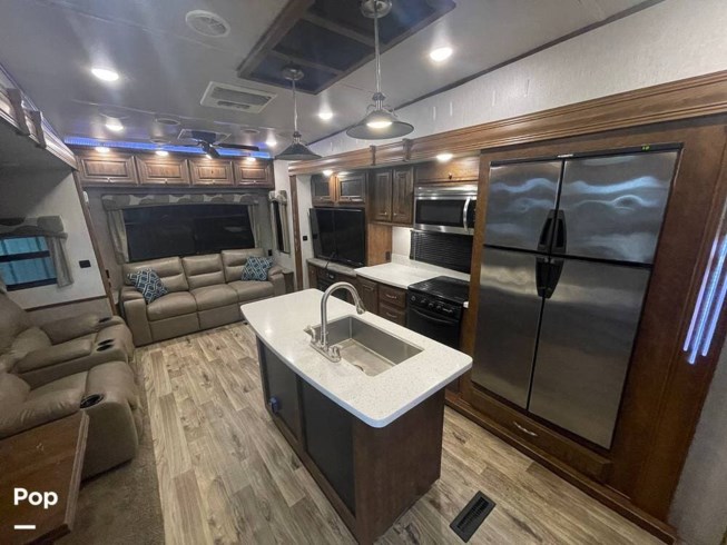 2019 Heartland Bighorn Traveler 32RS - Used Fifth Wheel For Sale by Pop RVs in Porter, Texas