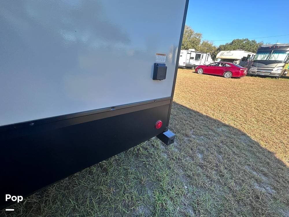 2021 Cherokee Arctic Wolf 3660 SUITE RV for Sale in Leesburg, FL 34748