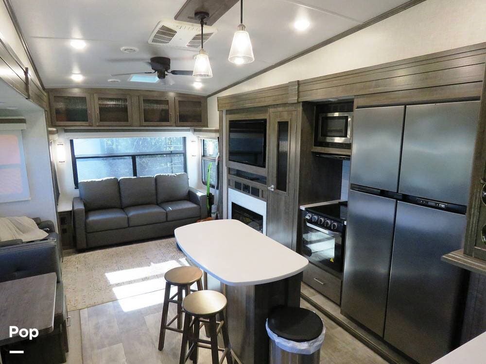 2022 Rockwood Ultra-Lite 2883WS - Used Fifth Wheel For Sale by Pop RVs in Jacksonville, Florida features Awning, Slideout, Leveling Jacks, Air Conditioning