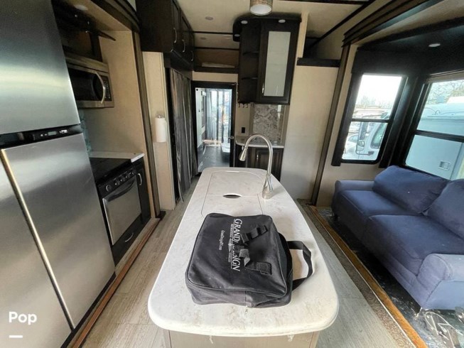 2017 Grand Design Momentum 399TH - Used Toy Hauler For Sale by Pop RVs in Blaine, Washington
