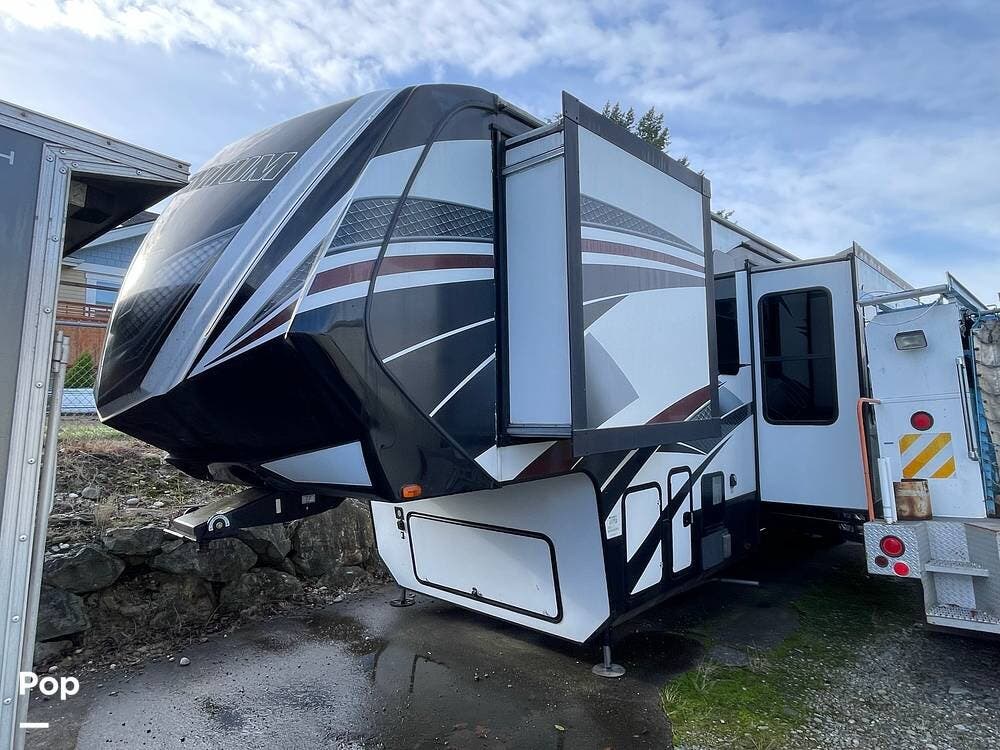 2017 Grand Design Momentum 399TH - Used Toy Hauler For Sale by Pop RVs in Lynden, Washington features Generator, Awning, Air Conditioning, Leveling Jacks, Slideout