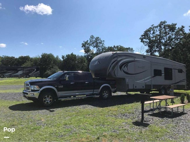2013 Montana 338DB by Keystone from Pop RVs in Contoocook, New Hampshire