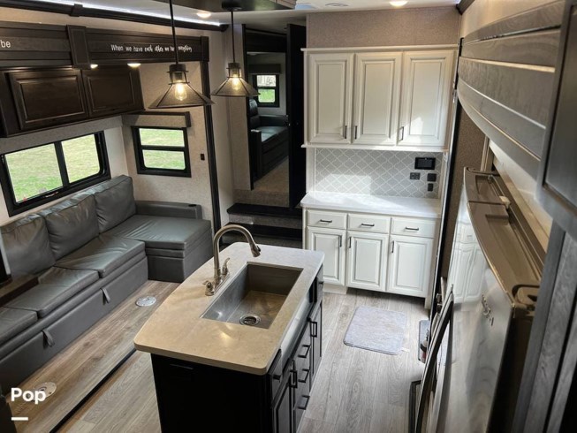 2021 Highland Ridge Silverstar 376FBH - Used Fifth Wheel For Sale by Pop RVs in Somerset, Texas