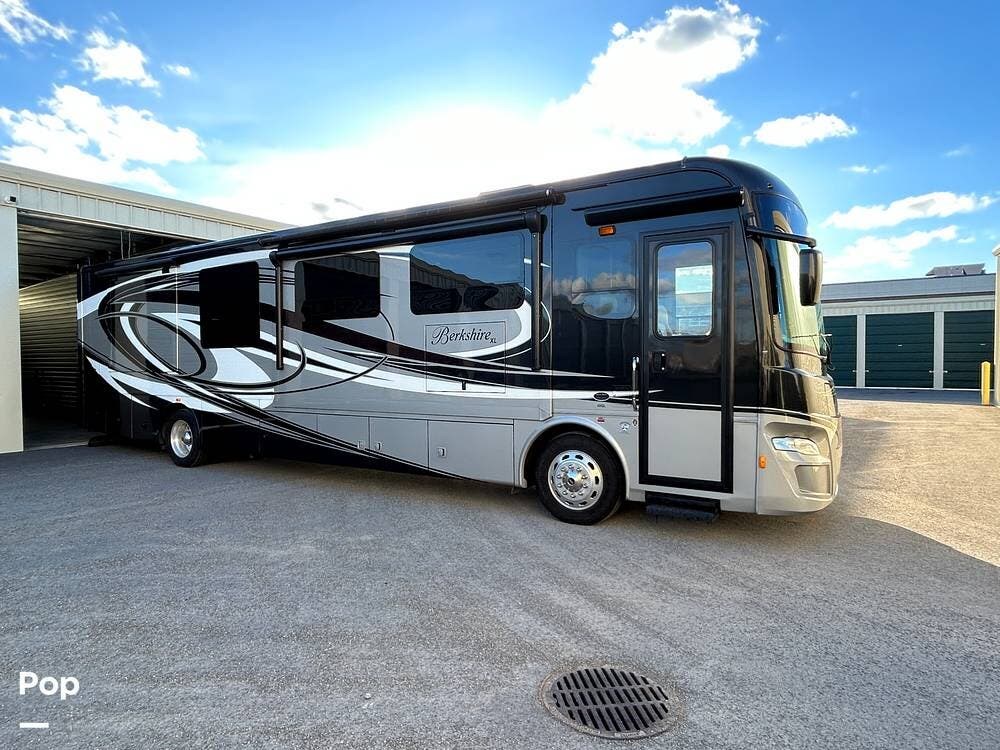 2016 Forest River Berkshire 40QL - Used Diesel Pusher For Sale by Pop RVs in Spokane Valley, Washington features Leveling Jacks, Air Conditioning, Awning, Generator, Slideout