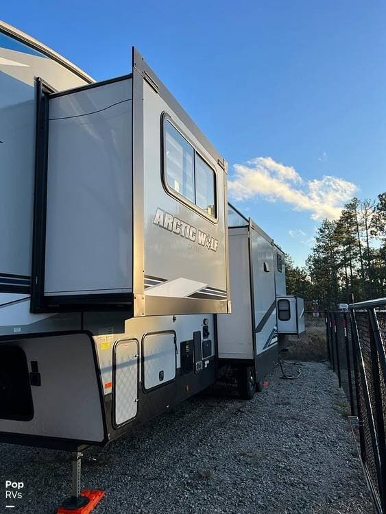 2022 Forest River Cherokee Arctic Wolf 3990 suite RV for Sale in West