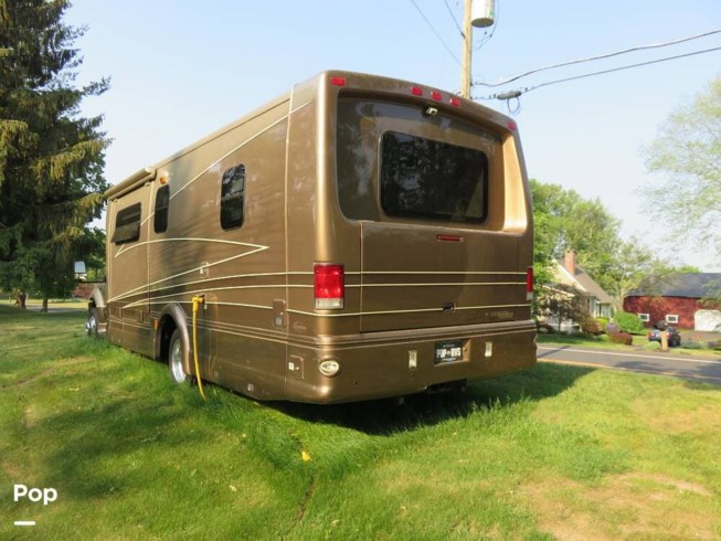 2006 Isata IF310 by Dynamax Corp from Pop RVs in Windsor, Connecticut