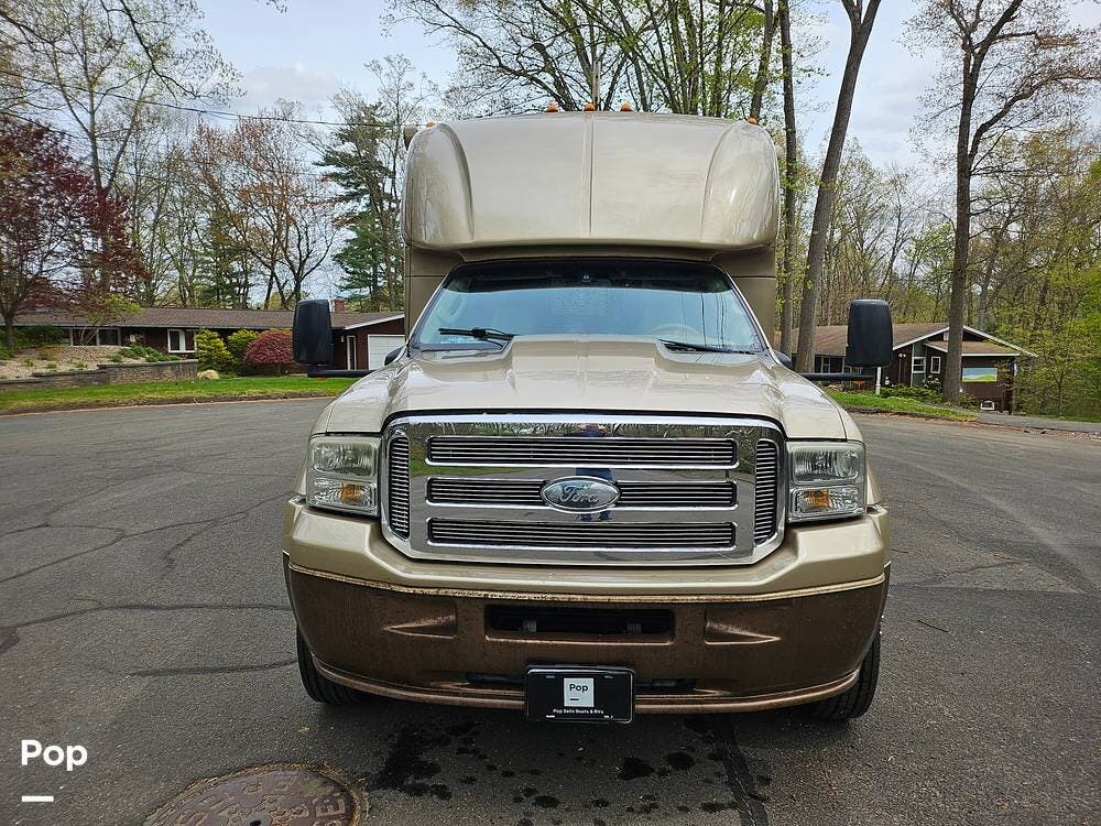 2006 Isata IF310 by Dynamax Corp from Pop RVs in Windsor, Connecticut