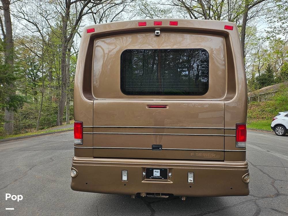 Used 2006 Dynamax Corp Isata IF310 available in Windsor, Connecticut