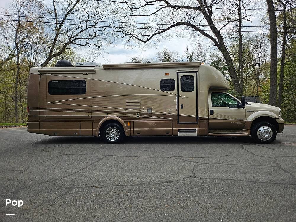 2006 Dynamax Corp Isata IF310 - Used Class C For Sale by Pop RVs in Windsor, Connecticut features Slideout, Generator, Air Conditioning, Awning, Leveling Jacks