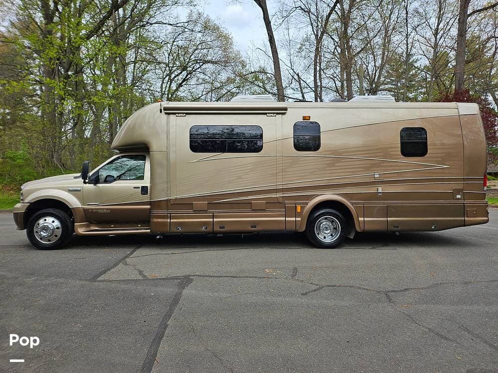 2006 Dynamax Corp Isata IF310 - Used Class C For Sale by Pop RVs in Windsor, Connecticut features Air Conditioning, Awning, Generator, Slideout, Leveling Jacks