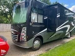 2021 Challenger 35MQ by Thor Motor Coach from Pop RVs in Atwater, Ohio