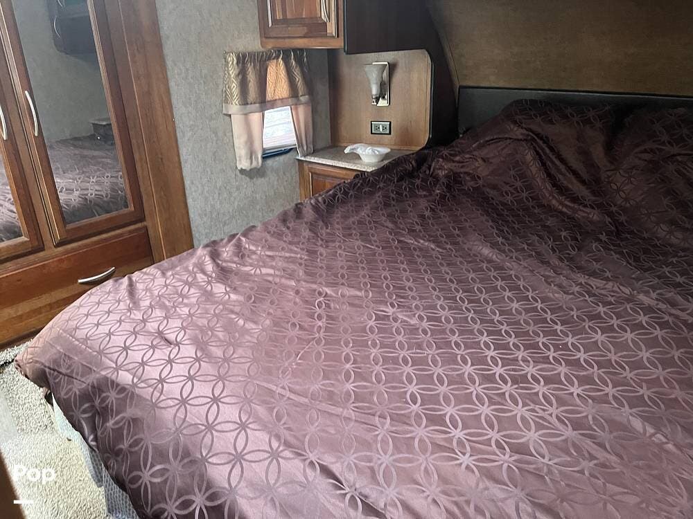 2016 Prime Time Crusader 337QBH - Used Fifth Wheel For Sale by Pop RVs in Lockport, New York features Leveling Jacks, Awning, Air Conditioning, Slideout