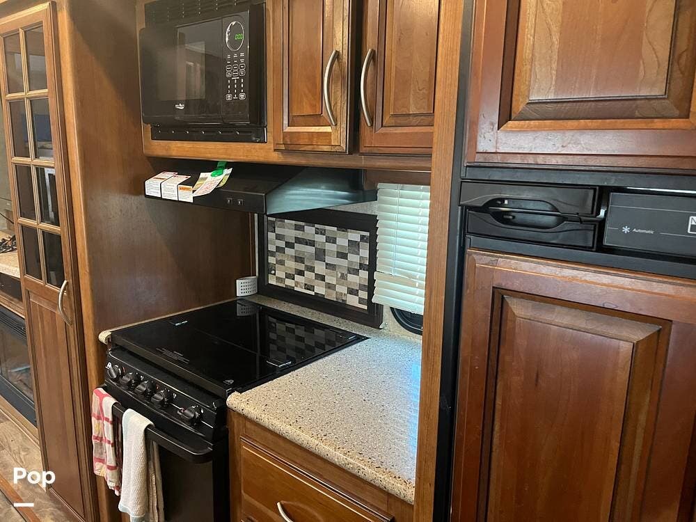 2016 Crusader 337QBH by Prime Time from Pop RVs in Lockport, New York