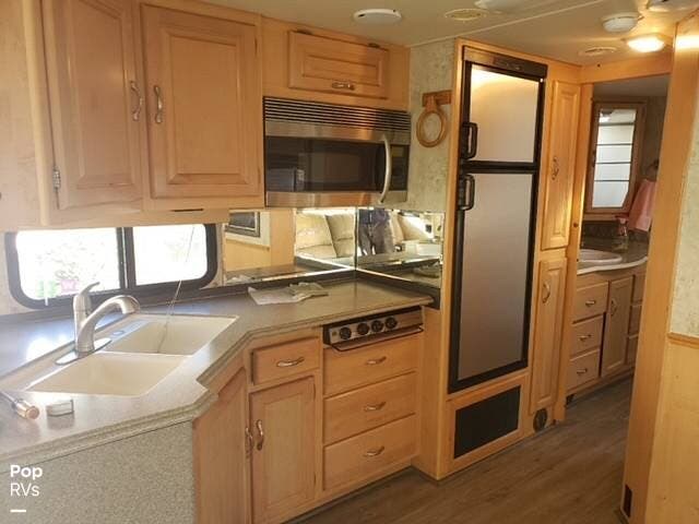 2006 National RV Sea Breeze LX 8341 - Used Class A For Sale by Pop RVs in Sarasota, Florida