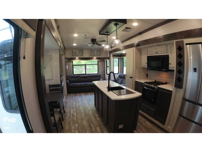 2022 Forest River Cardinal 366DVLE - Used Fifth Wheel For Sale by Pop RVs in Groveland, Florida
