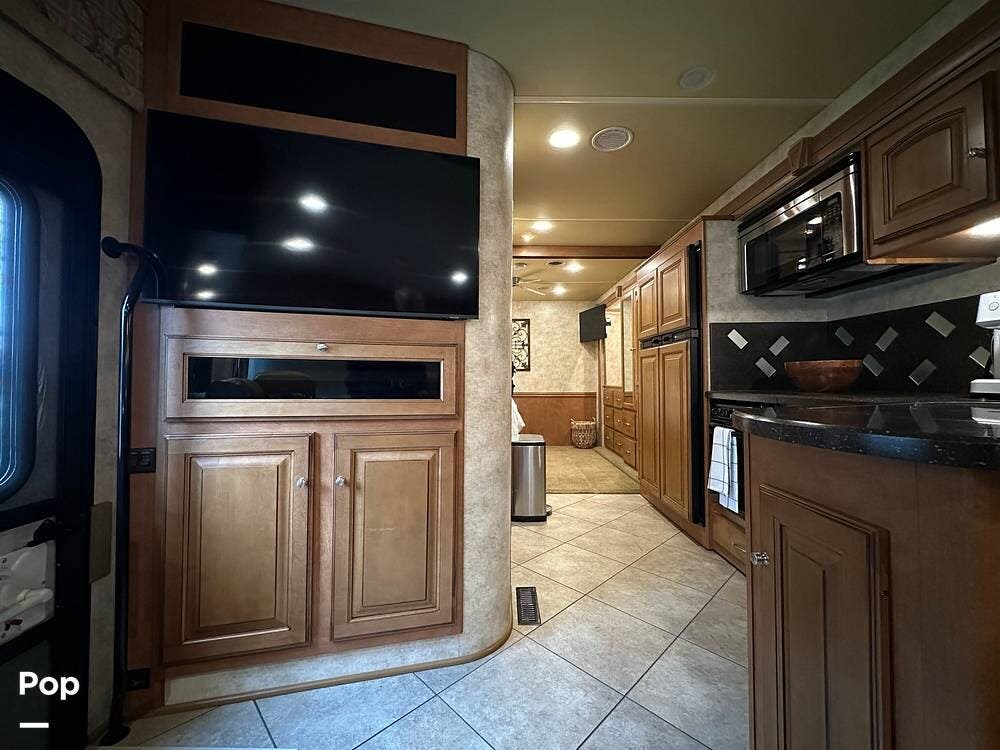 2012 Winnebago Adventurer 32H RV for Sale in Rancho Cucamonga, CA 91730, 331643