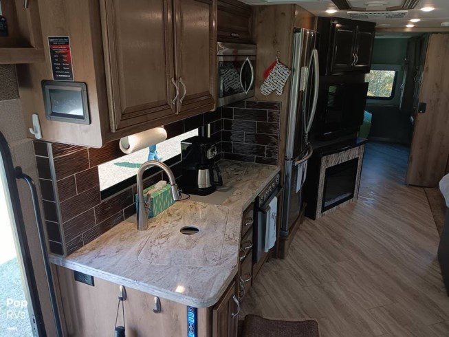 2020 Fleetwood Bounder 33C - Used Class A For Sale by Pop RVs in Sarasota, Florida