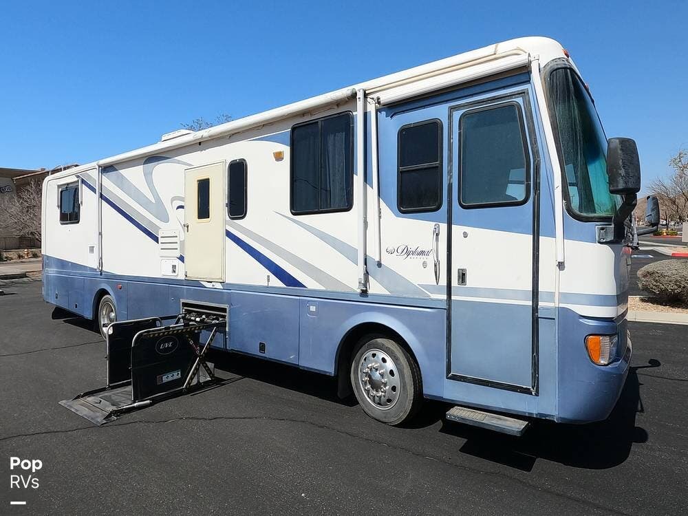 2000 Monaco RV Diplomat 38D (Handicap Accessible Chair Lift) RV for