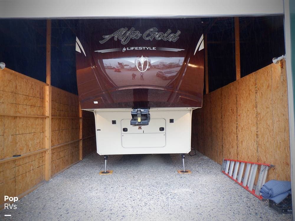 2016 Lifestyle Luxury RV Alfa Gold 3905SH RV for Sale in Hanover, PA