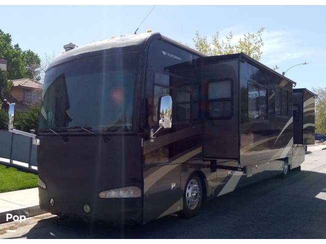 2009 Providence 40E by Fleetwood from Pop RVs in Lancaster, California
