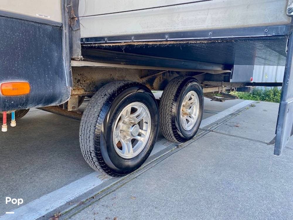 2018 Keystone Cougar 246RLSWE - Used Fifth Wheel For Sale by Pop RVs in Arroyo Grande, California features Awning, Air Conditioning, Slideout