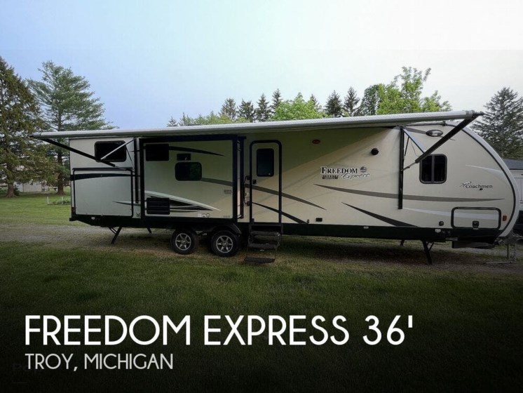 Used 2018 Coachmen Freedom Express 320BHDSLE available in Troy, Michigan