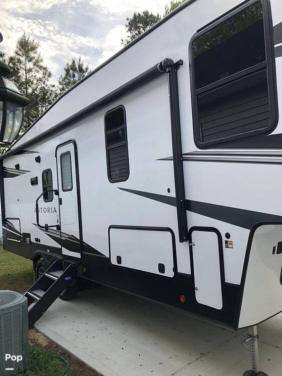 2021 Dutchmen Astoria 2503REF - Used Fifth Wheel For Sale by Pop RVs in New Bern, North Carolina features Leveling Jacks, Air Conditioning, Slideout, Awning