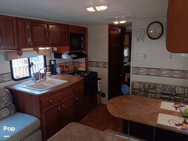 2012 Coachmen Freedom Express 280RLS - Used Travel Trailer For Sale by Pop RVs in Howell, Michigan