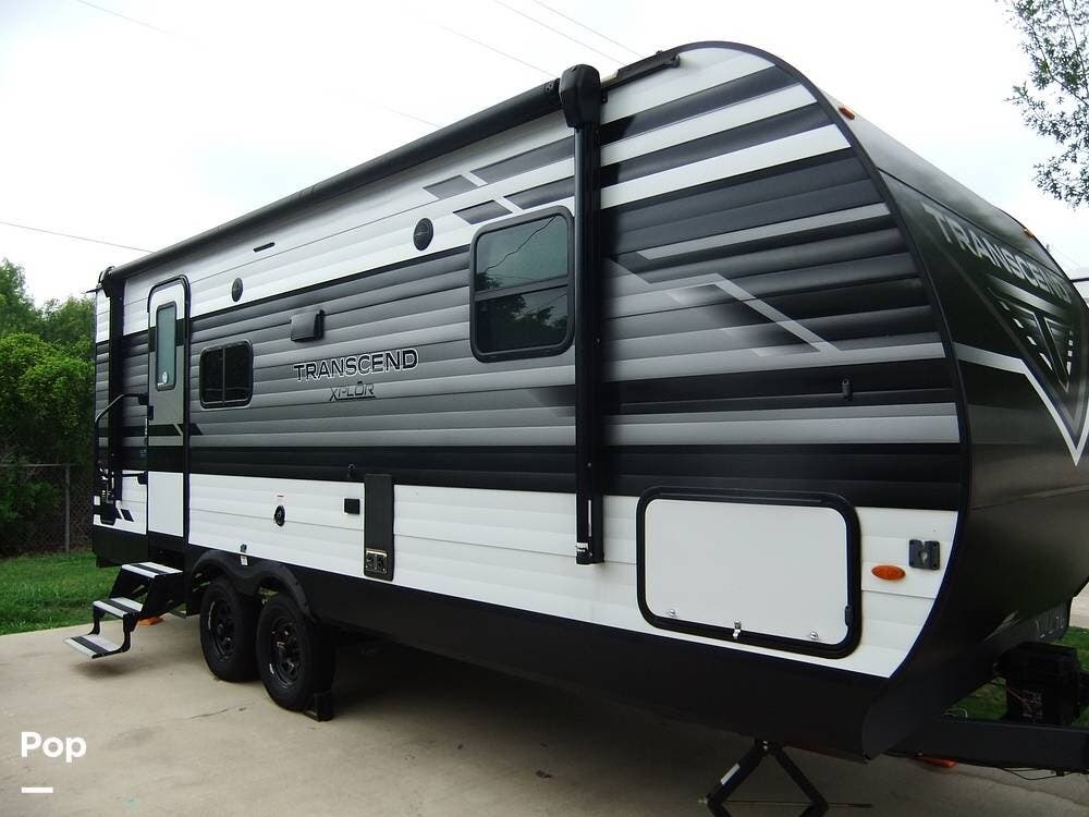 2022 Grand Design Transcend 221RB - Used Travel Trailer For Sale by Pop RVs in San Antonio, Texas features Air Conditioning, Leveling Jacks, Slideout, Awning