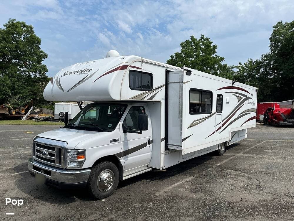 2018 Sunseeker 3270S by Forest River from Pop RVs in Toms River, New Jersey