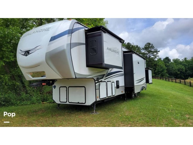 2022 Keystone Avalanche 390DS - Used Fifth Wheel For Sale by Pop RVs in Helenwood, Tennessee