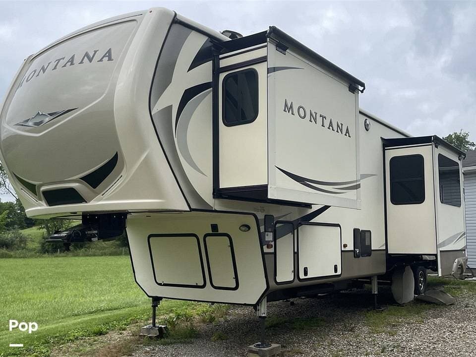 2018 Keystone Montana 3701LK - Used Fifth Wheel For Sale by Pop RVs in Coshocton, Ohio features Slideout, Air Conditioning, Awning, Leveling Jacks